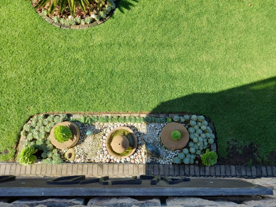 5 Bedroom Property for Sale in Stilbaai Wes Western Cape